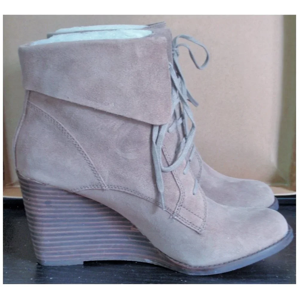 LUCKY BRAND SUEDE GRAY TAUPE LACE-UP WEDGE CUFFED ANKLE BOOT 8 NWT